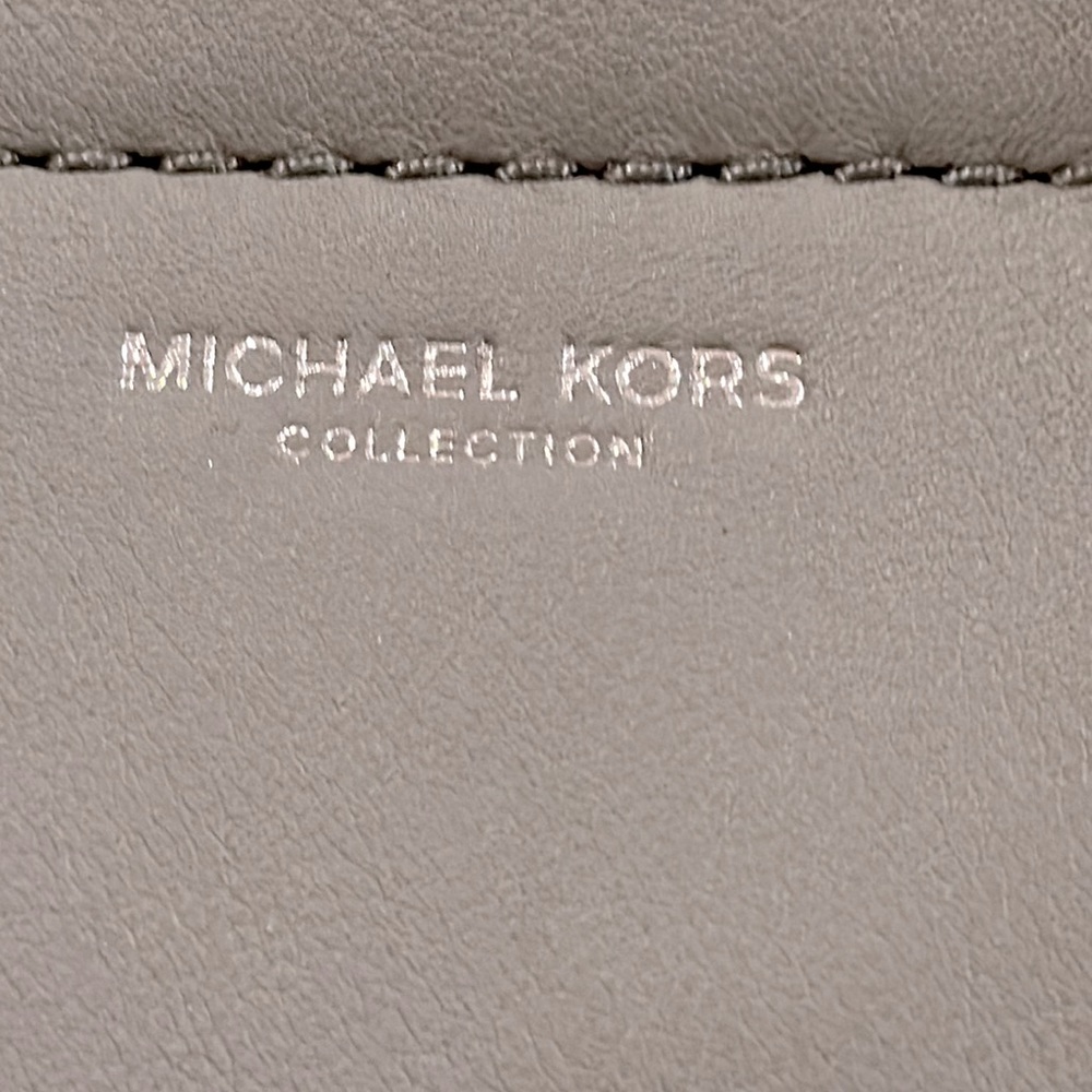 Authentic Michael Kors Collection Calf Leather Tote, in Light Gray. STUNNING - Picture 4 of 17